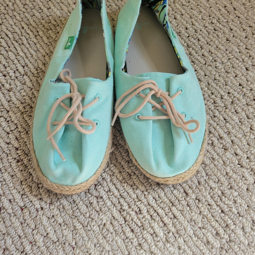 Sanuk yoga mat shoes